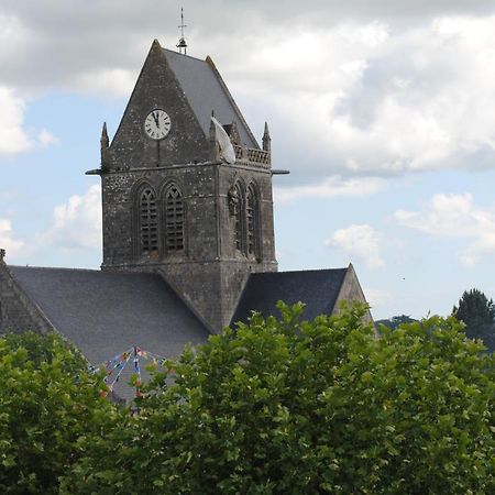 Sainte-Mère-Église Gite De La Place De L'Eglise מראה חיצוני תמונה