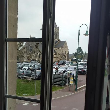 Sainte-Mère-Église Gite De La Place De L'Eglise מראה חיצוני תמונה