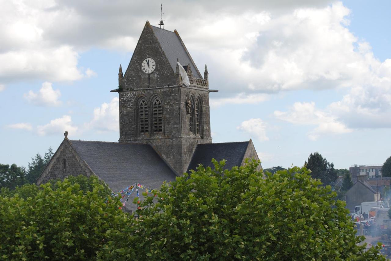 Sainte-Mère-Église Gite De La Place De L'Eglise מראה חיצוני תמונה