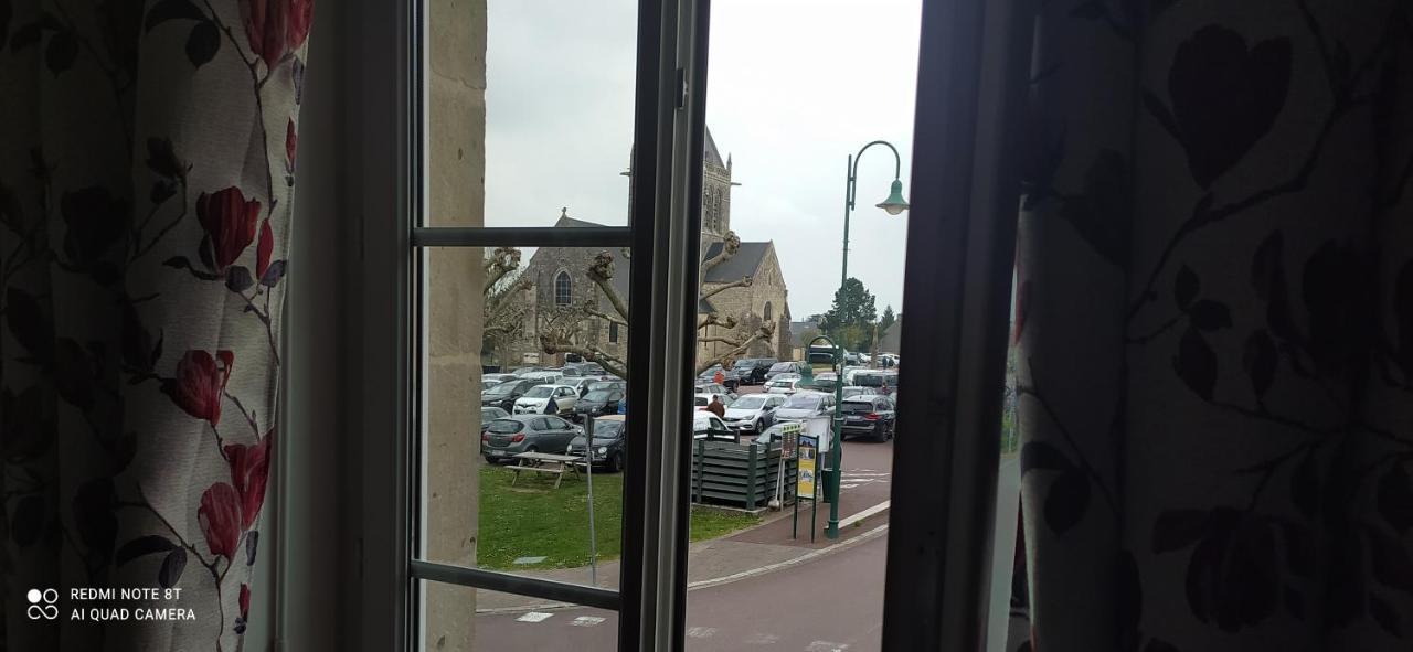 Sainte-Mère-Église Gite De La Place De L'Eglise מראה חיצוני תמונה
